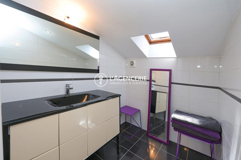 Maison - 240 m² - 8 pièces