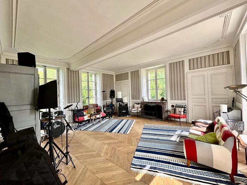 Maison - 484 m² - 12 pièces