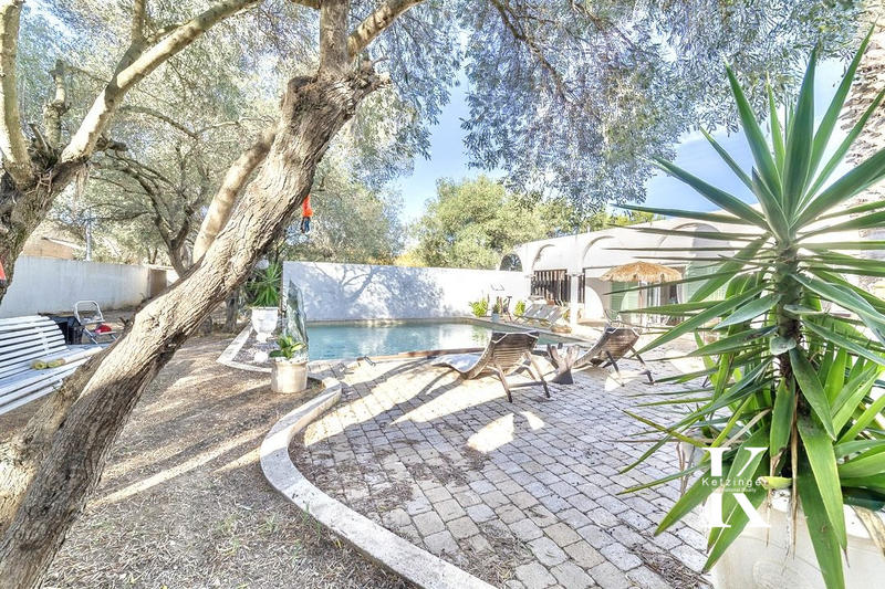 Maison - 249 m² - 8 pièces