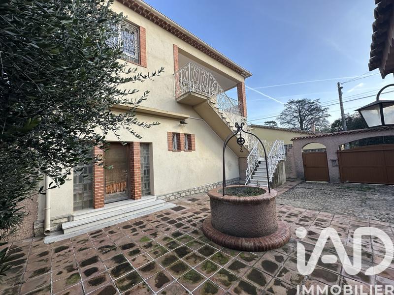 Maison - 200 m² - 7 pièces