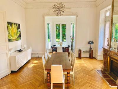 Château - 630 m² - 12 pièces