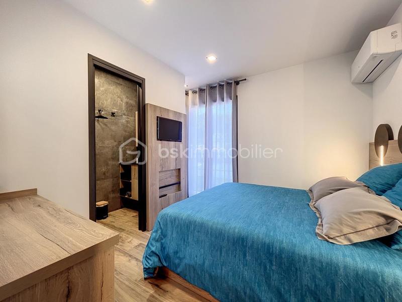 Villa - 327 m² - 14 pièces