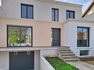 Maison - 180 m² - 7 pièces