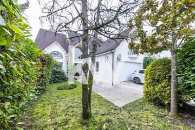 Maison - 218 m² - 7 pièces