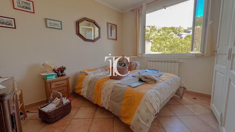 Maison - 223 m² - 9 pièces