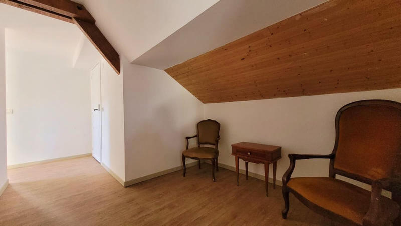 Maison - 220 m² - 7 pièces