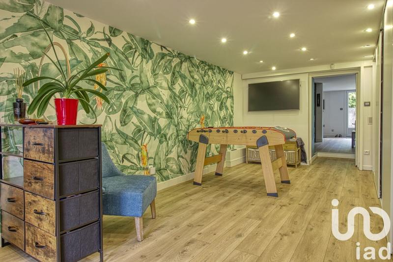 Maison - 232 m² - 9 pièces