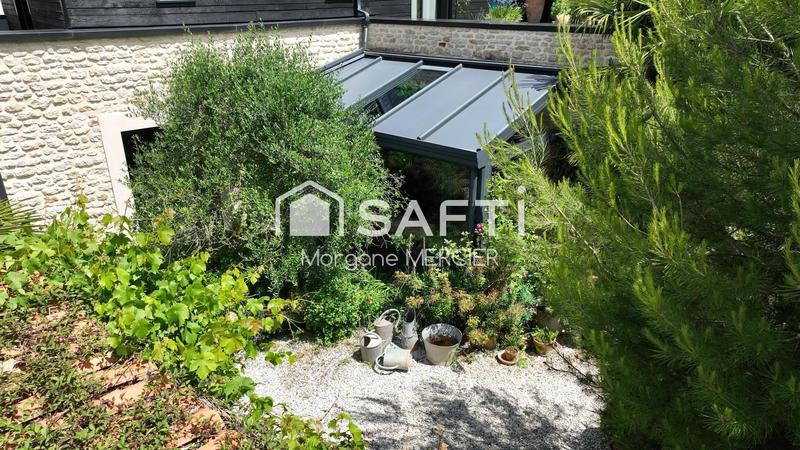 Maison - 220 m² - 8 pièces