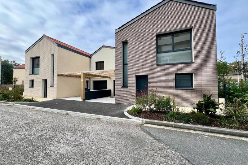 Maison - 102 m² - 4 pièces