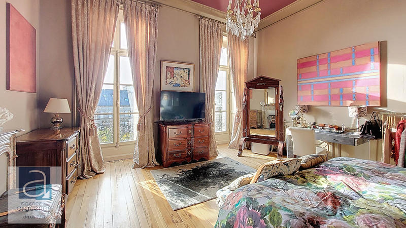 Maison - 327 m² - 11 pièces