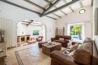 Villa - 256 m² - 8 pièces