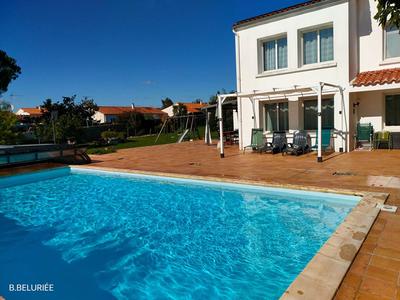 Maison - 210 m² - 12 pièces