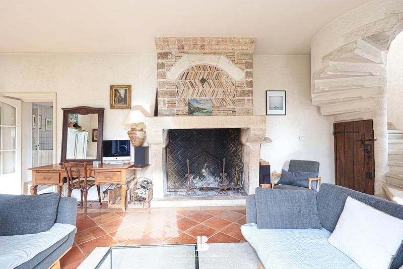 Maison - 218 m² - 9 pièces