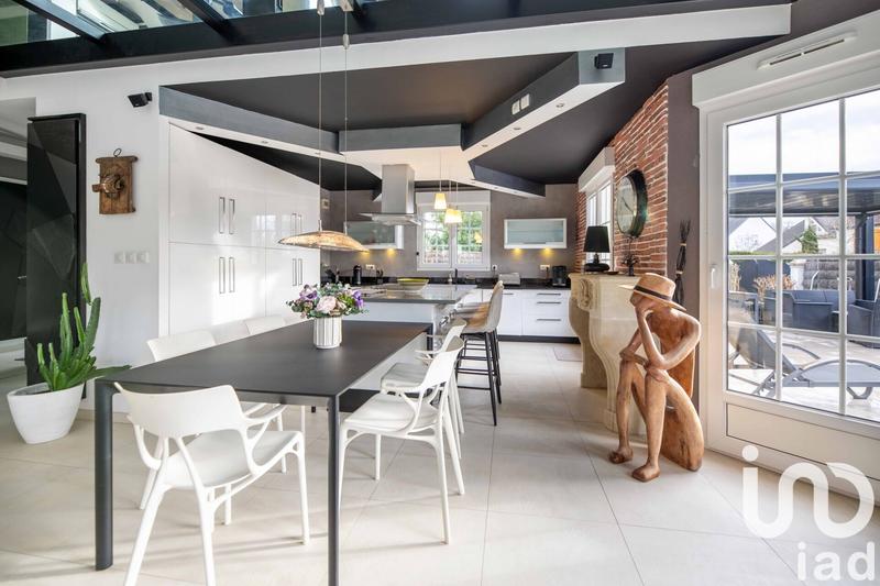 Maison - 210 m² - 7 pièces