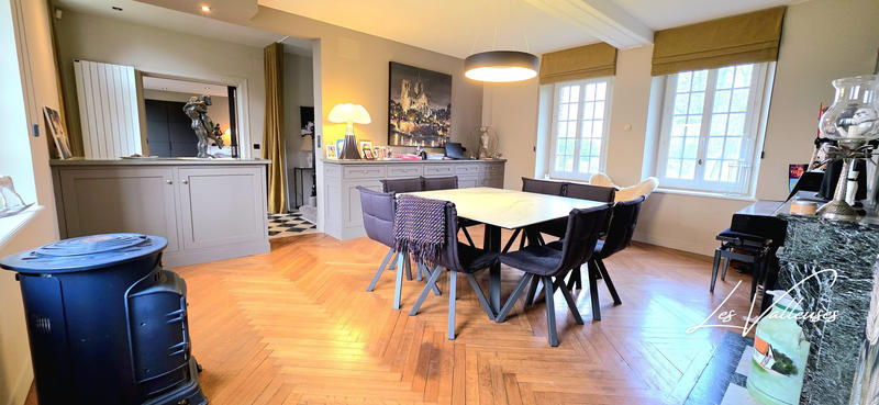 Maison - 300 m² - 8 pièces