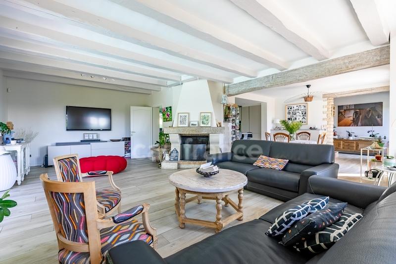 Maison - 220 m² - 6 pièces