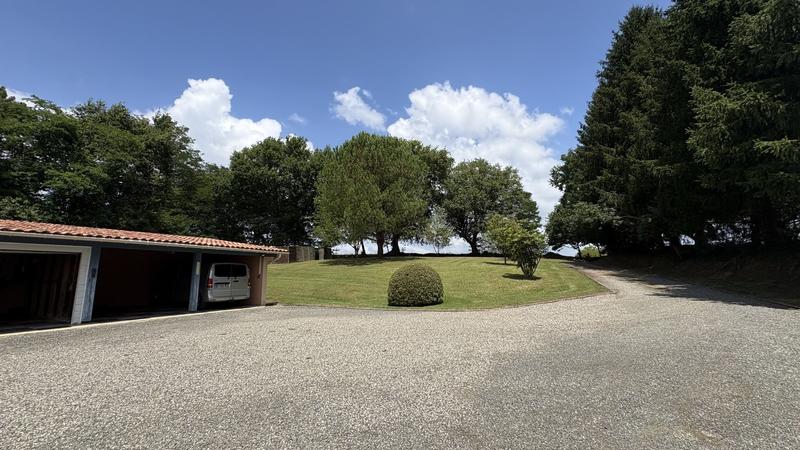 Maison - 180 m² - 7 pièces