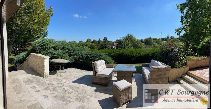 Maison - 374 m² - 9 pièces