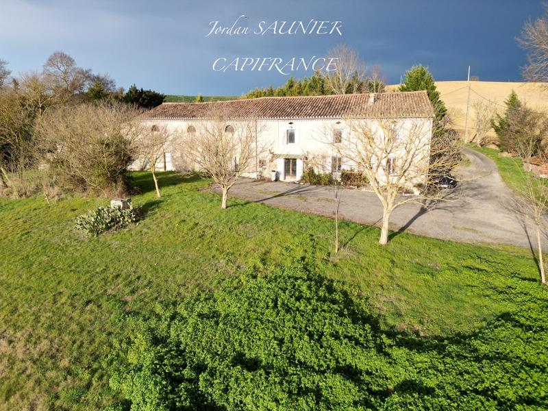 Maison traditionnelle - 157 m² - 6 pièces