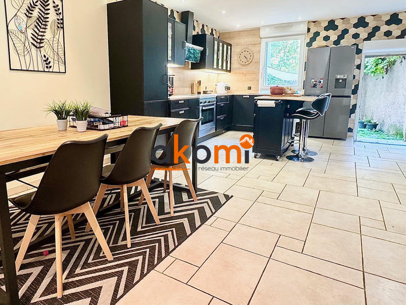 Maison - 180 m² - 5 pièces