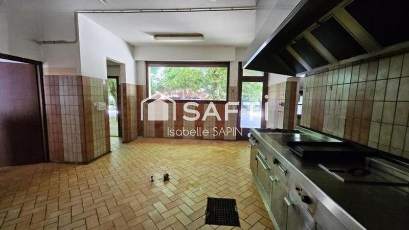 Local commercial - 565 m² - 10 pièces