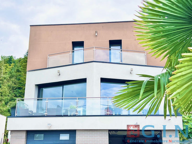 Propriété - 190 m² - 6 pièces