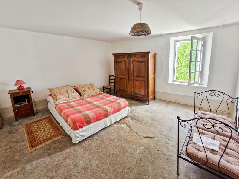 Maison en pierre - 200 m² - 5 pièces