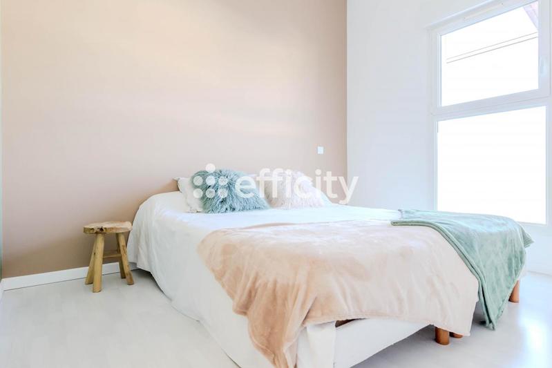 Villa - 260 m² - 9 pièces