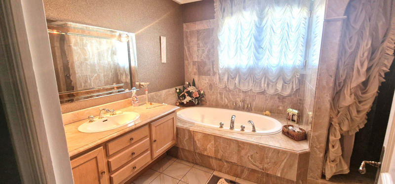 Maison - 398 m² - 11 pièces