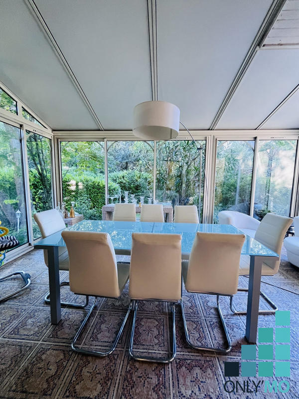 Villa - 330 m² - 6 pièces