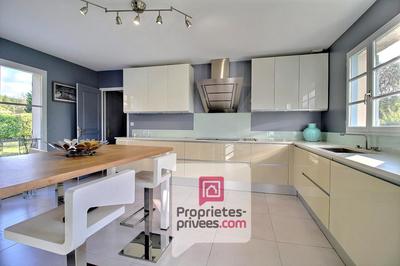 Maison - 202 m² - 6 pièces