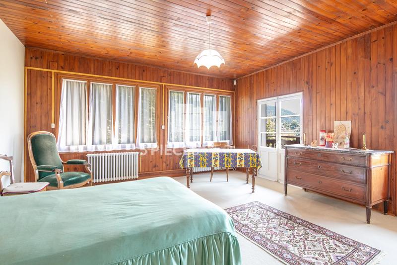 Maison - 220 m² - 6 pièces