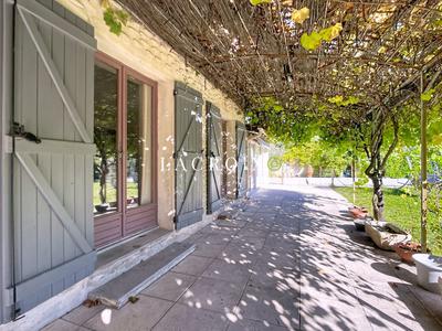 Maison - 220 m² - 8 pièces