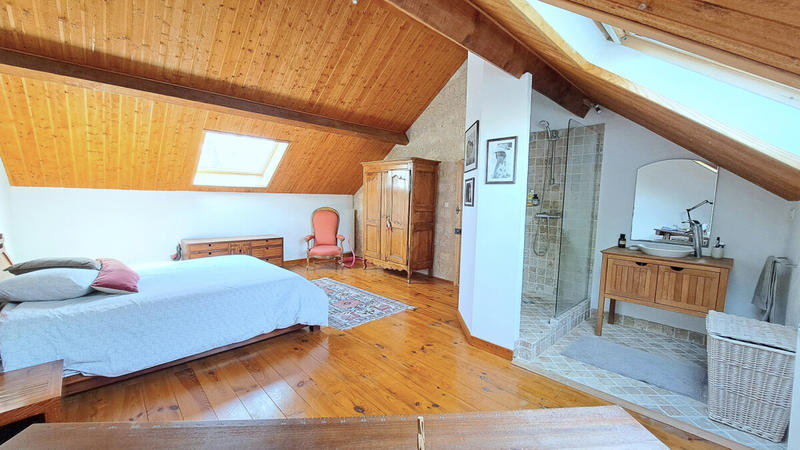 Maison - 201 m² - 7 pièces