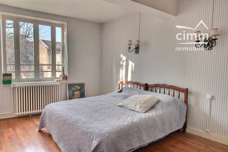 Maison traditionnelle - 225 m² - 5 pièces