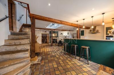 Maison - 219 m² - 6 pièces