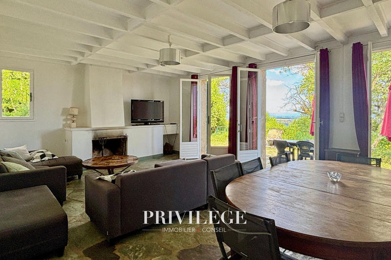 Maison - 220 m² - 7 pièces