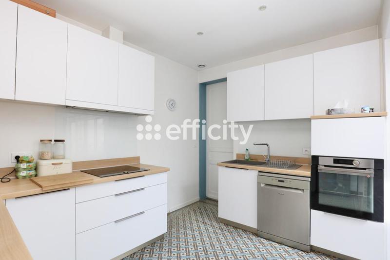 Maison - 180 m² - 8 pièces