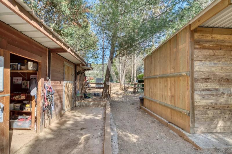 Maison de domaine équestre - 585 m² - 8 pièces