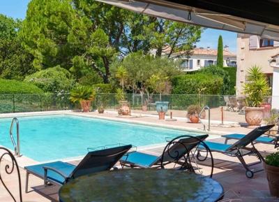 Propriété - 302 m² - 9 pièces