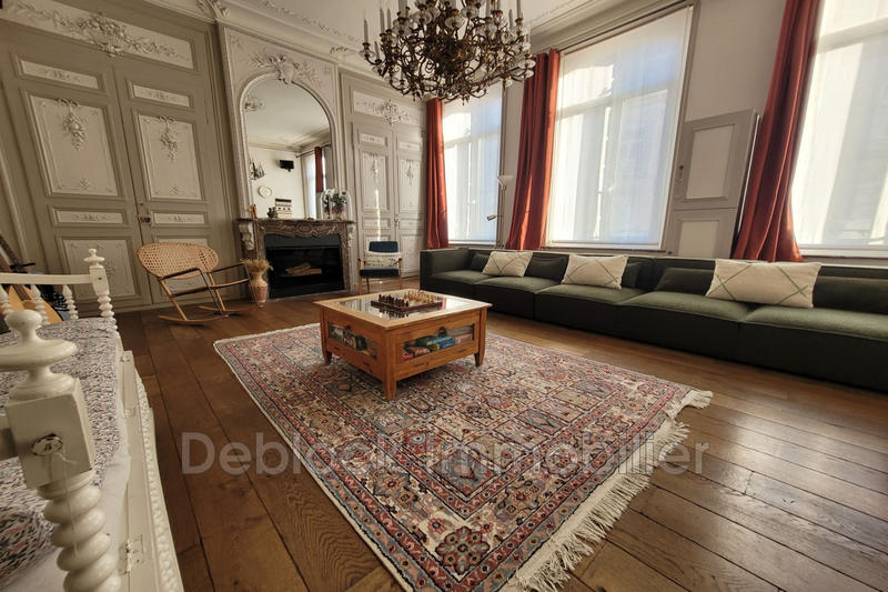 Maison - 360 m² - 9 pièces