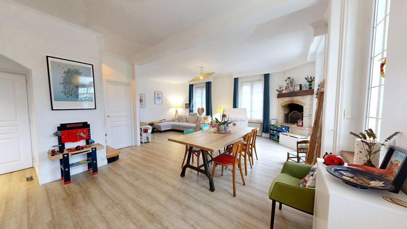 Maison - 350 m² - 8 pièces