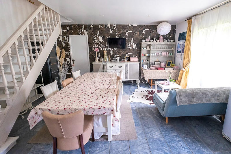 Maison - 334 m² - 12 pièces