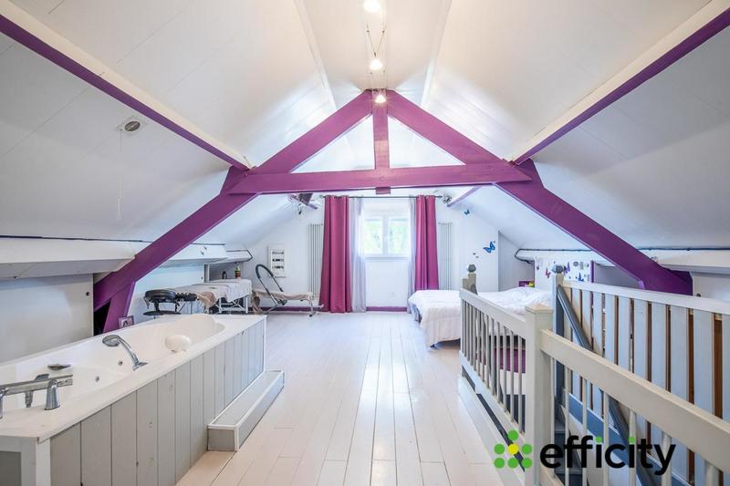 Maison - 246 m² - 11 pièces