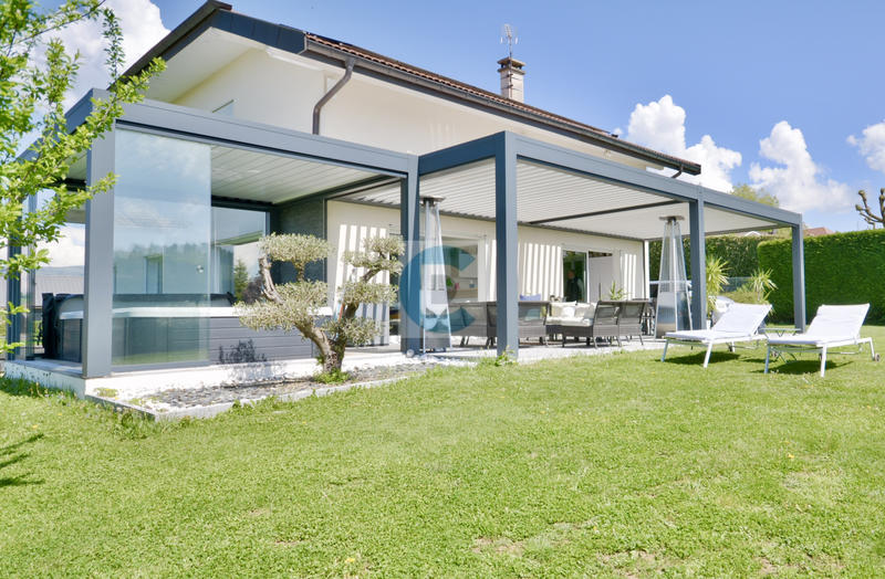 Maison - 228 m² - 8 pièces