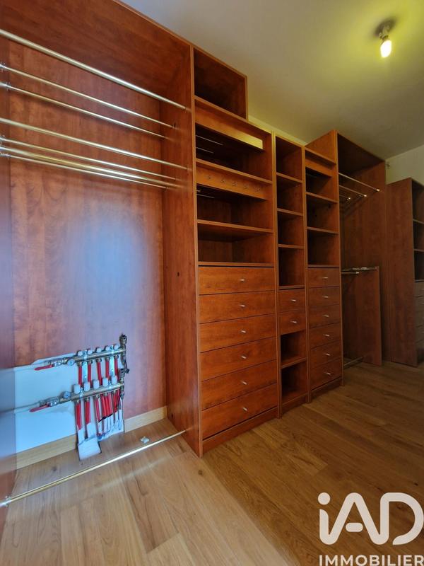 Maison - 242 m² - 10 pièces