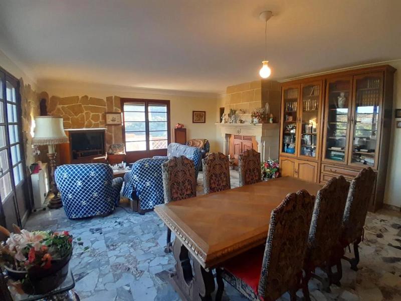 Propriété - 264 m² - 8 pièces