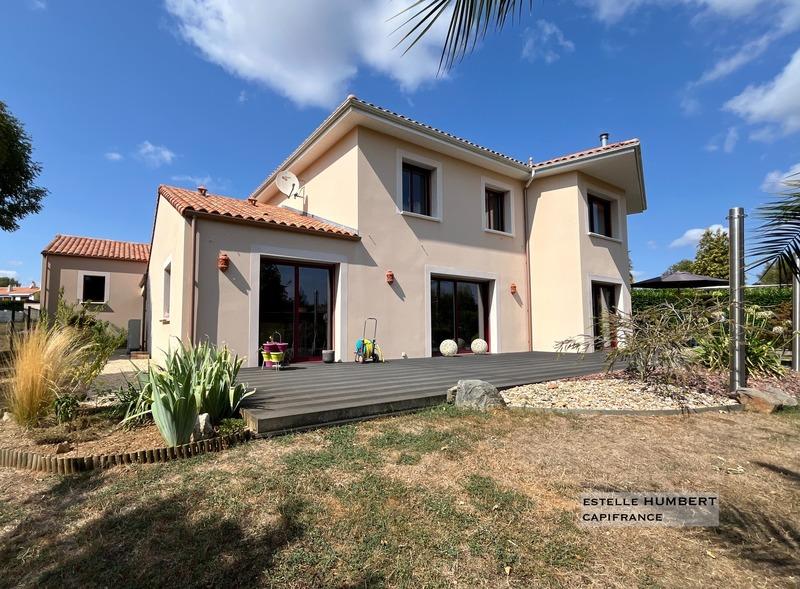 Maison - 223 m² - 8 pièces