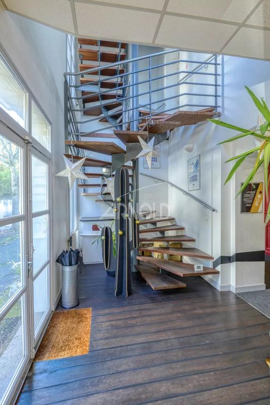 Bureau - 500 m² - 17 pièces