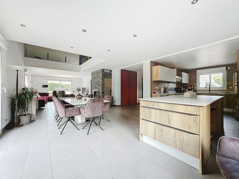 Maison - 284 m² - 7 pièces